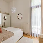 Kaz13 Kazinczy Apartmán *