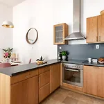 Kaz13 Kazinczy Apartmán *